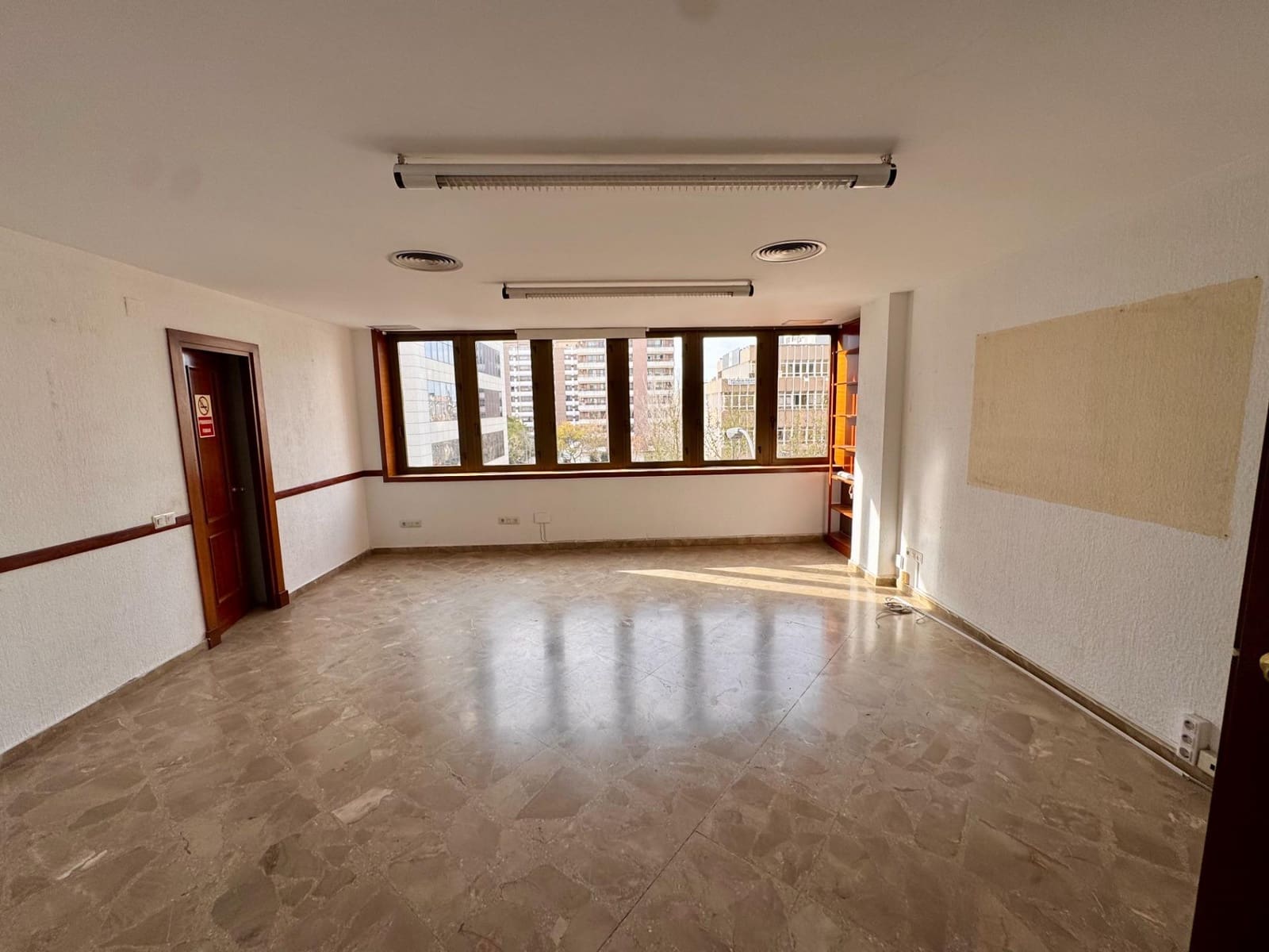 Kontor till salu i Almeria stad - 183 000 € (Ref: 9343438)