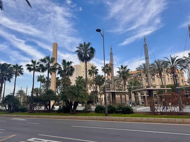 Kontor till salu i Centro, Almería stad - 183 000 € (Ref: 9343438)