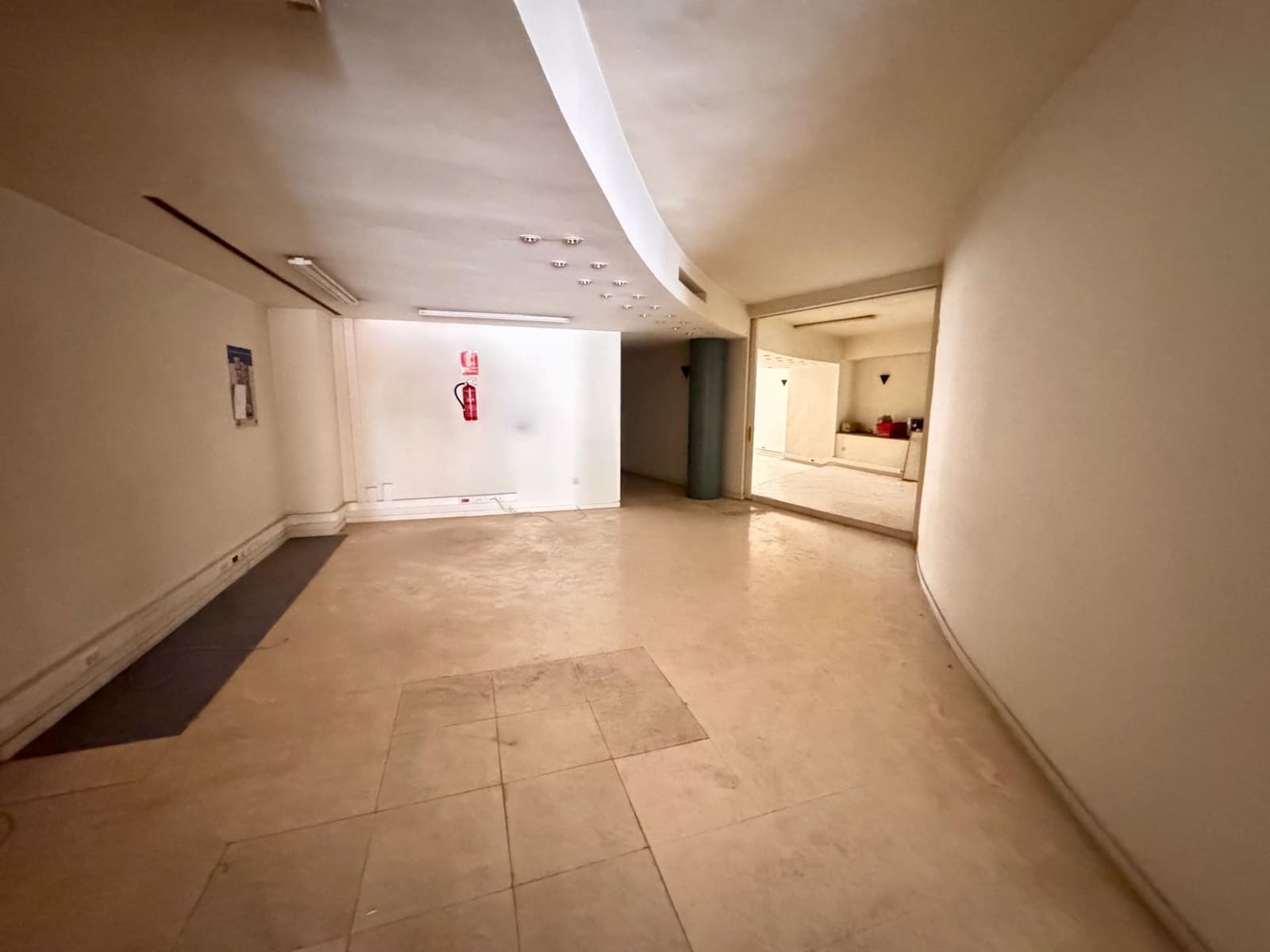 Kaupallinen myytävänä paikassa Almeria kaupunki - 340 000 € (Ref: 9343442)