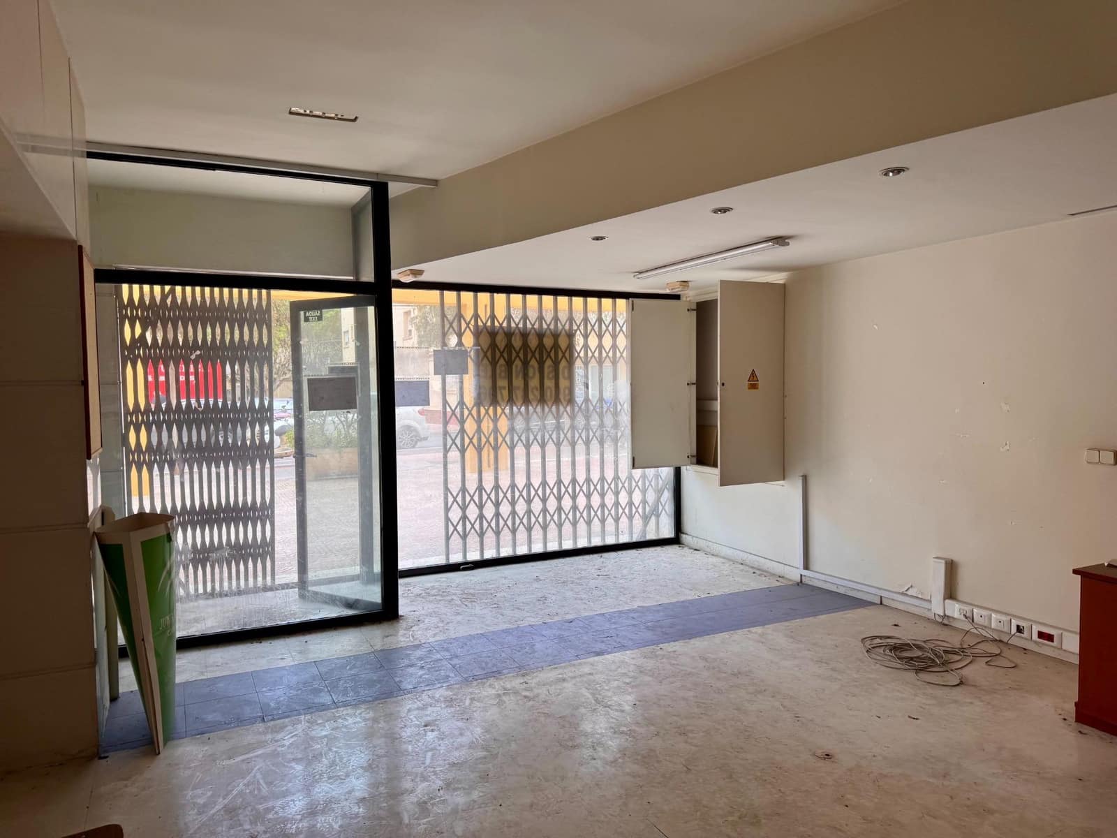 Kaupallinen myytävänä paikassa Almeria kaupunki - 340 000 € (Ref: 9343442)