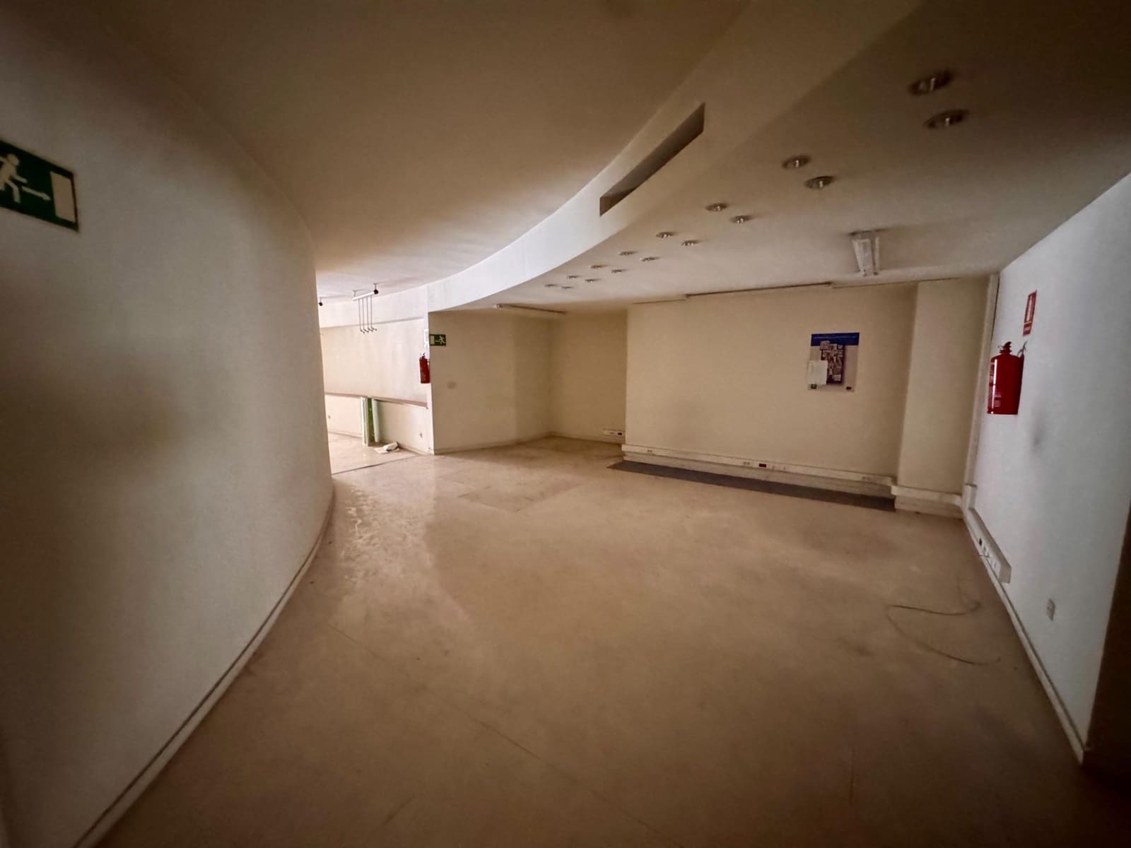 Kaupallinen myytävänä paikassa Almeria kaupunki - 340 000 € (Ref: 9343442)