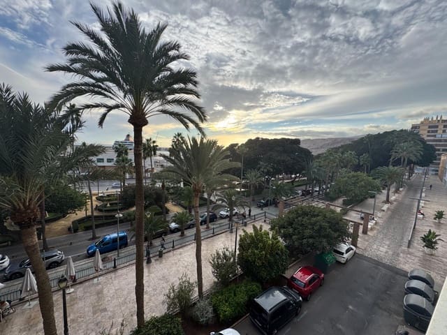 3 makuuhuone Asunto myytävänä paikassa Centro, Almería kaupunki - 190 000 € (Ref: 9367744)