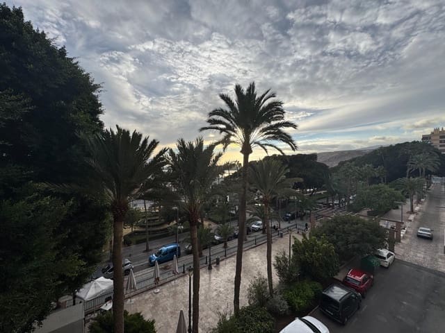 3 makuuhuone Asunto myytävänä paikassa Centro, Almería kaupunki - 190 000 € (Ref: 9367744)