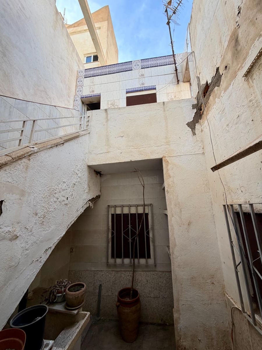 4 sovrum Hus till salu i Almeria stad - 78 000 € (Ref: 9386139)