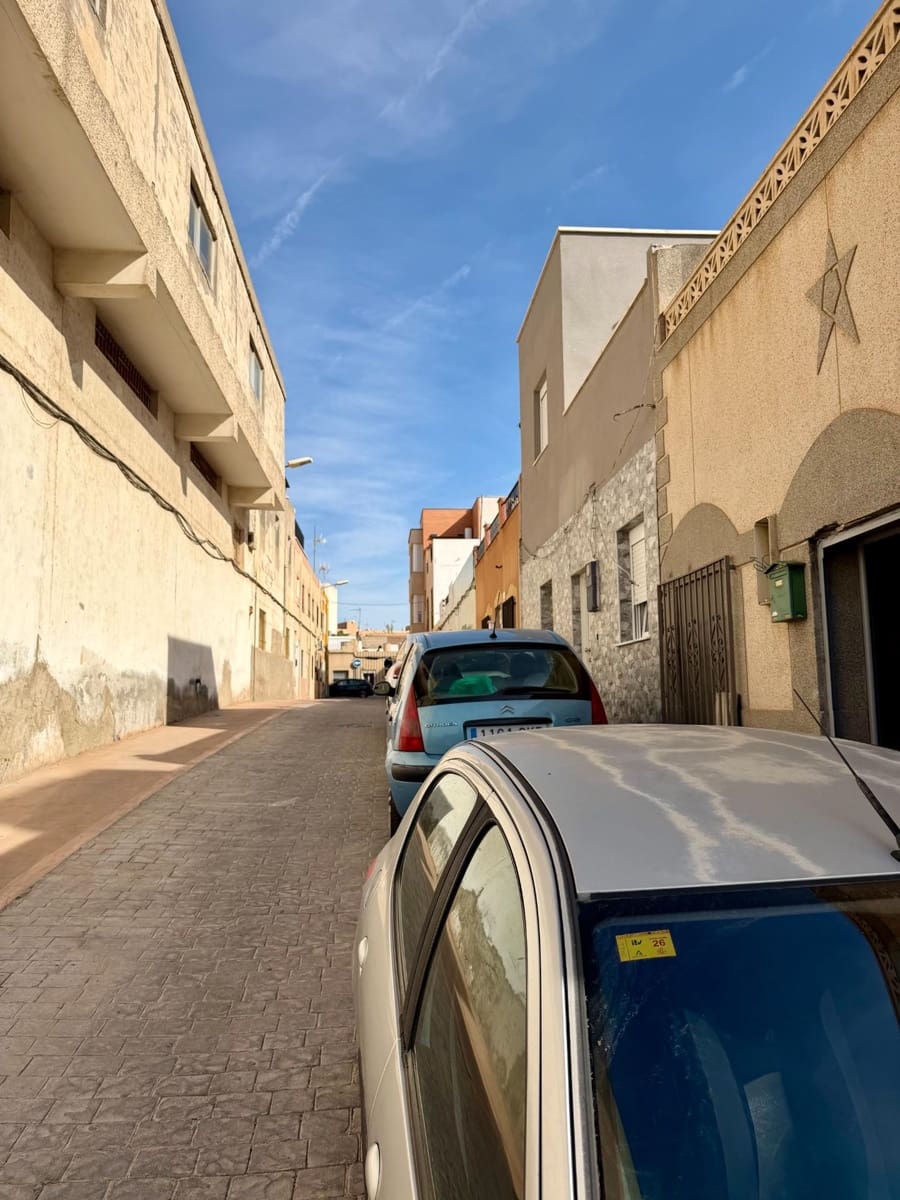 4 sovrum Hus till salu i Almeria stad - 78 000 € (Ref: 9386139)