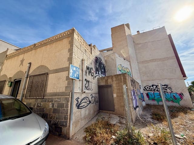 4 soveværelse Byhus til salg i Almería by - € 78.000 (Ref: 9386139)