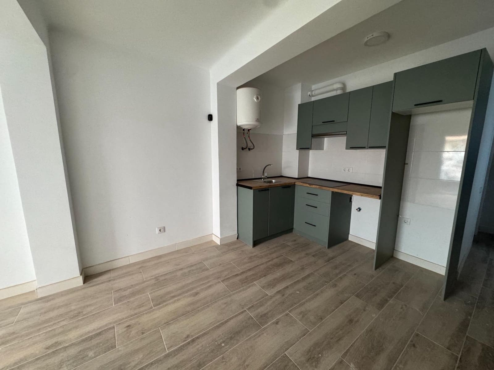 3 bedroom Flat for sale in Almeria city - € 155,000 (Ref: 9398641)