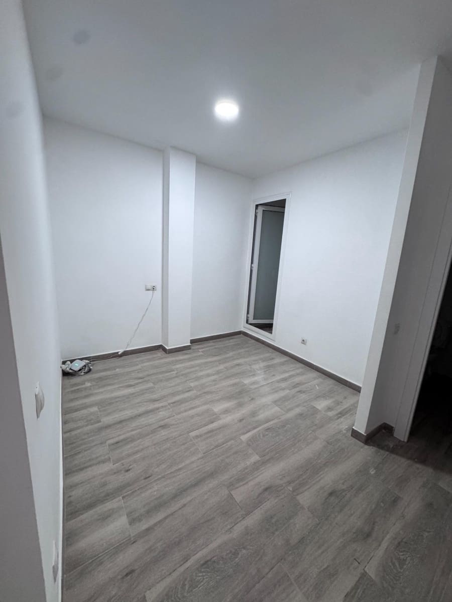 2 bedroom Flat for sale in Almeria city - € 125,000 (Ref: 9398641)