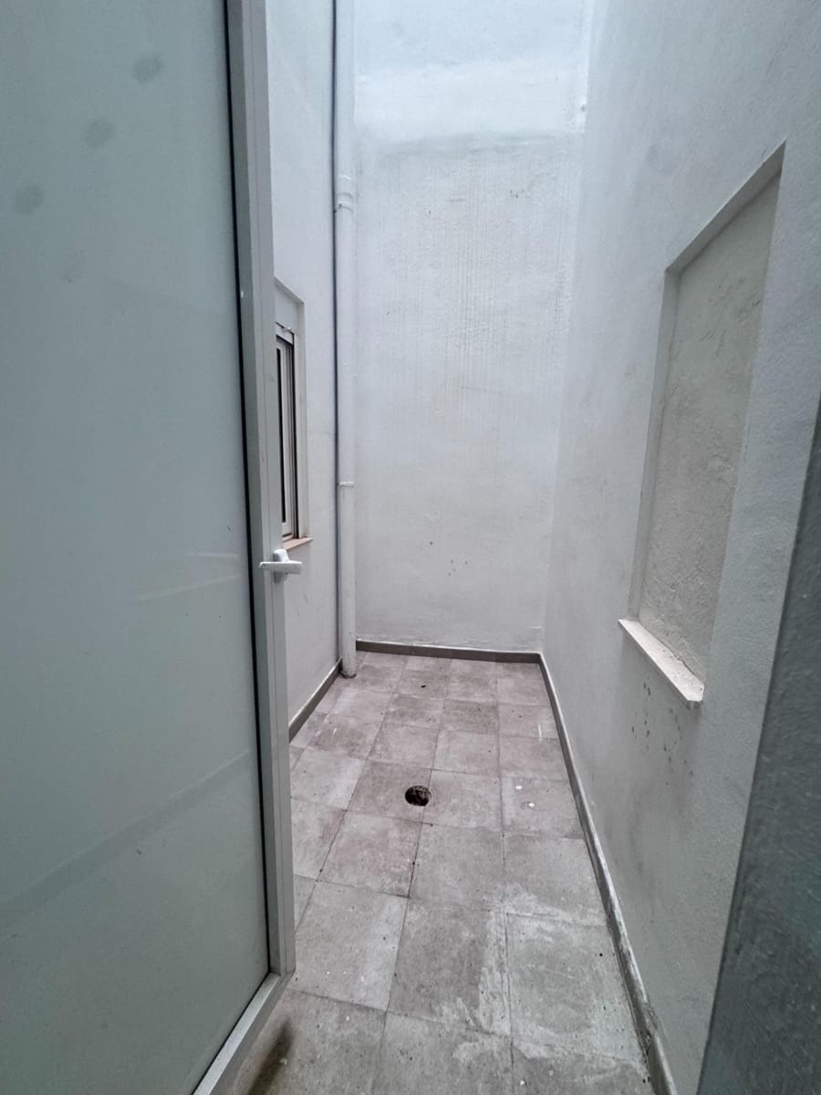 2 bedroom Flat for sale in Almeria city - € 125,000 (Ref: 9398641)