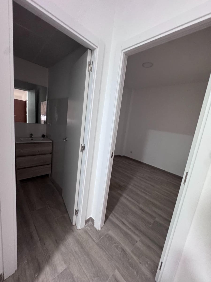 2 bedroom Flat for sale in Almeria city - € 125,000 (Ref: 9398641)