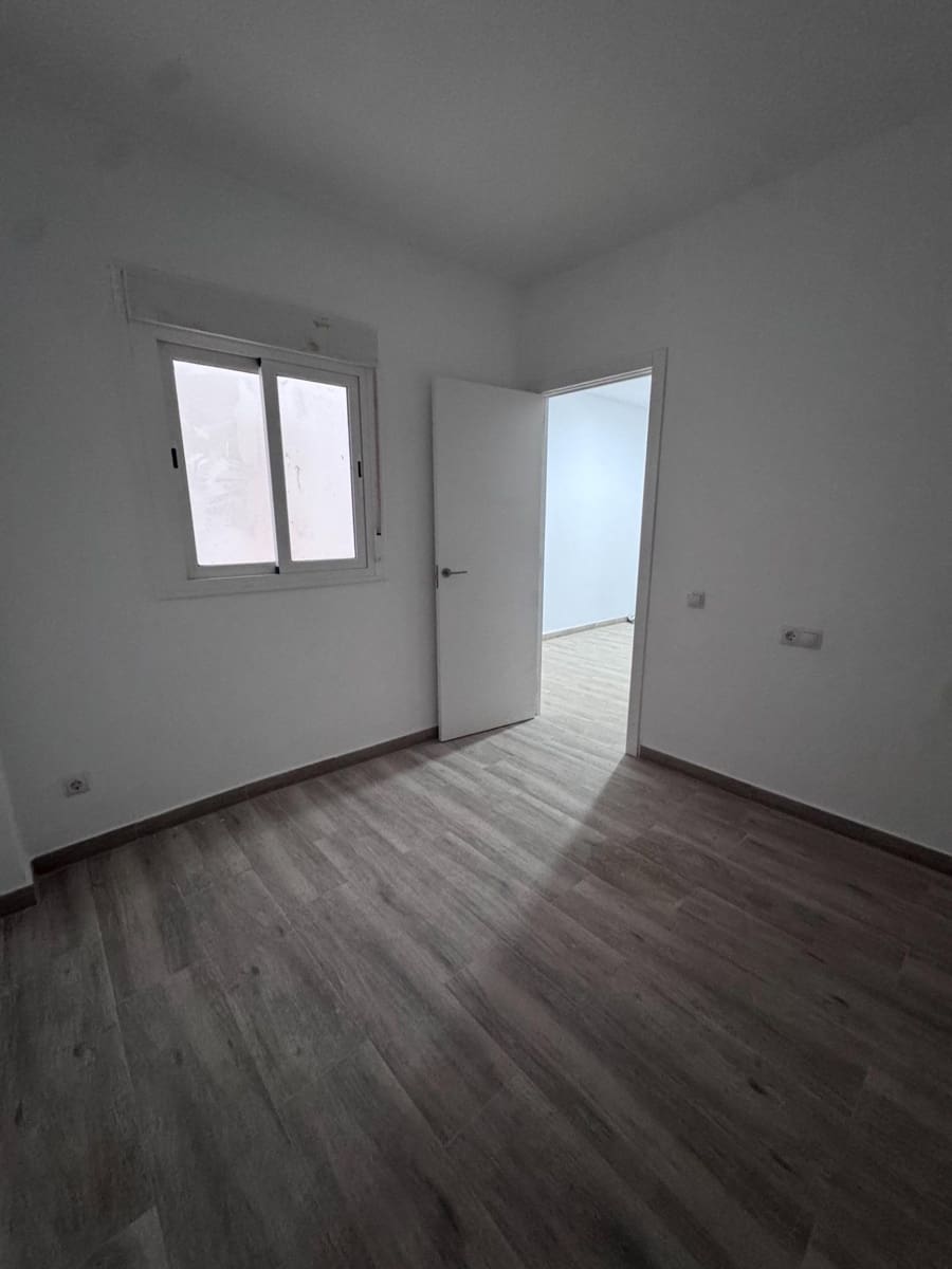 2 bedroom Flat for sale in Almeria city - € 125,000 (Ref: 9398641)