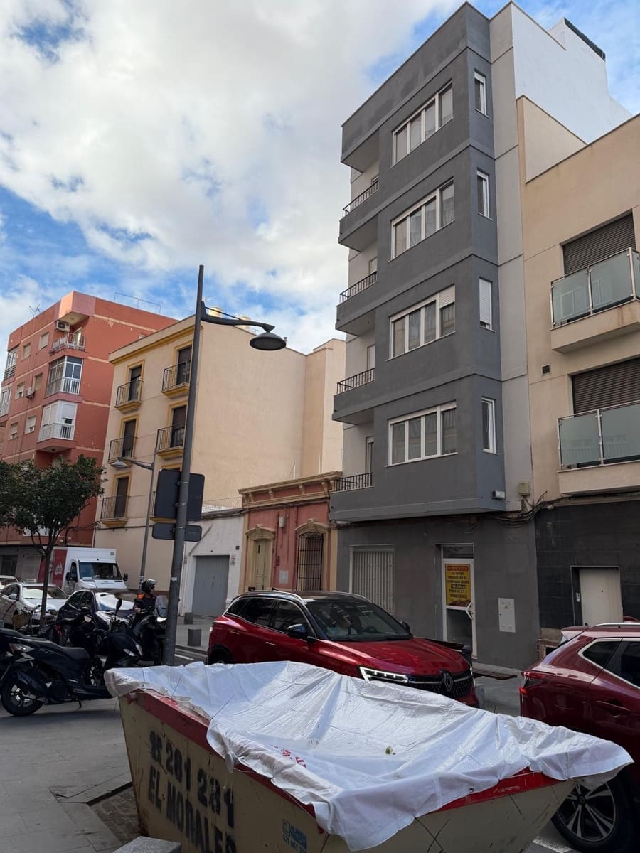 2 bedroom Flat for sale in Almeria city - € 125,000 (Ref: 9398641)