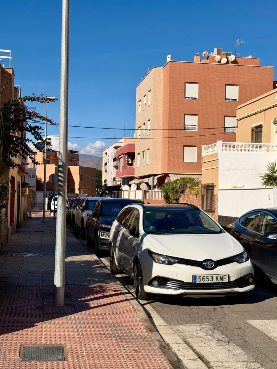 6 soveværelse Byhus til salg i Almeria by med garage - € 419.900 (Ref: 9403530)