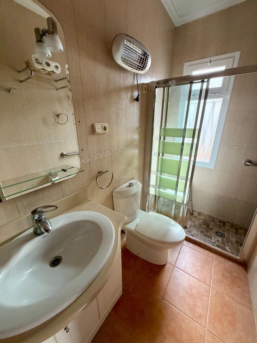 6 soveværelse Byhus til salg i Almeria by med garage - € 419.900 (Ref: 9403530)