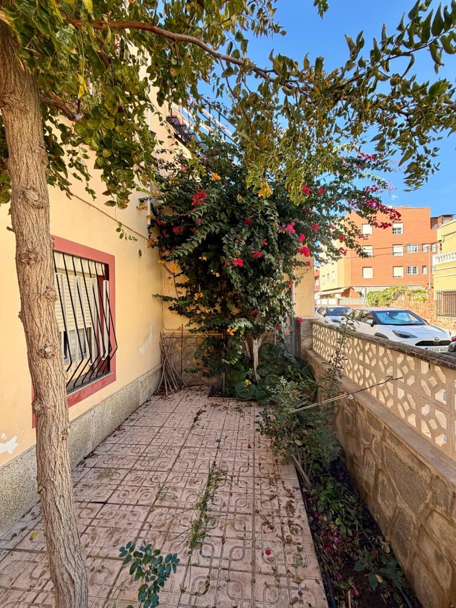 6 soveværelse Byhus til salg i Almeria by med garage - € 419.900 (Ref: 9403530)