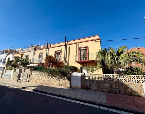 6 sovrum Hus till salu i Almería stad med garage - 419 900 € (Ref: 9403530)