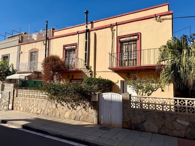6 sovrum Hus till salu i Almería stad med garage - 419 900 € (Ref: 9403530)