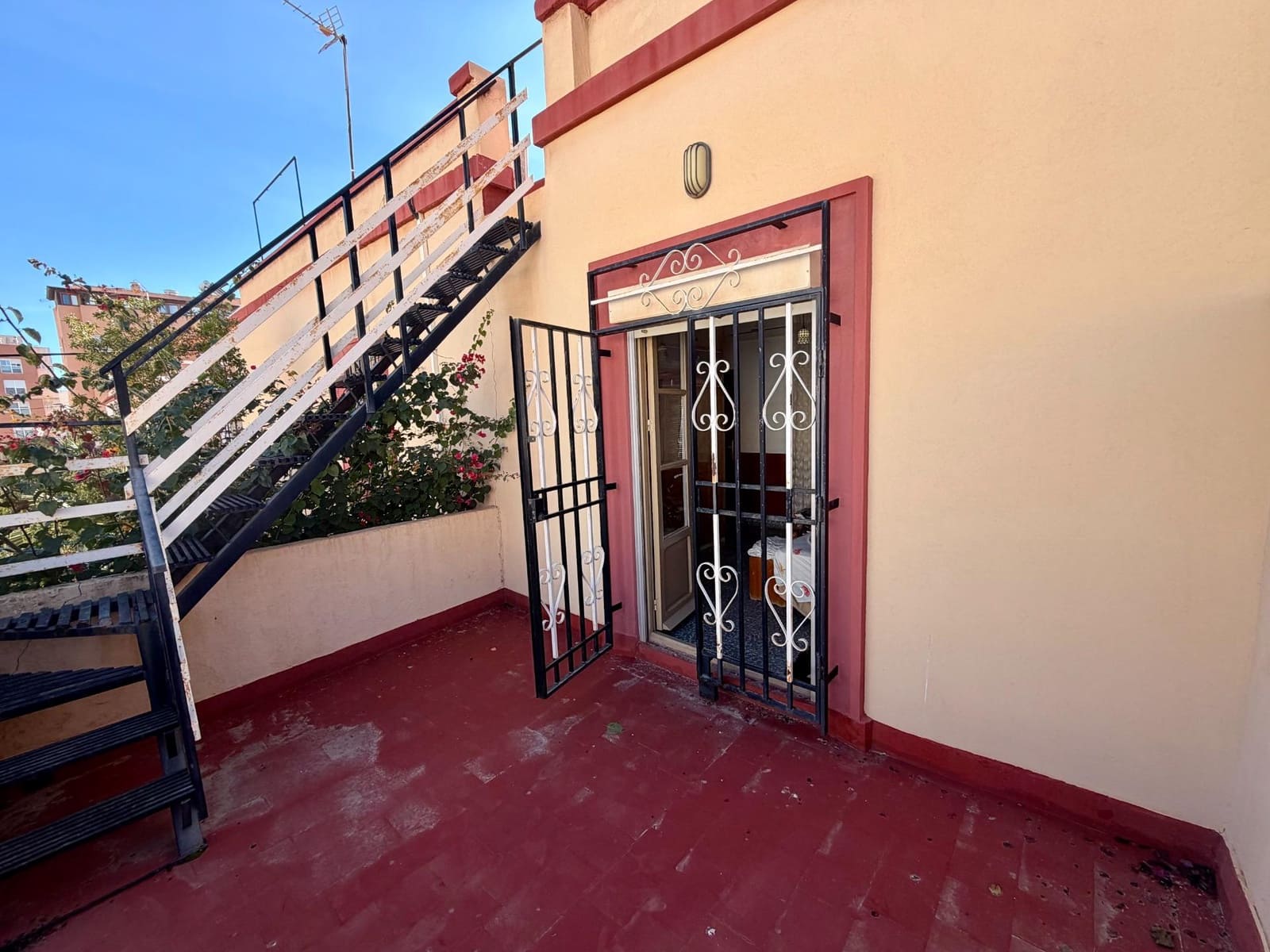 6 soveværelse Byhus til salg i Almeria by med garage - € 419.900 (Ref: 9403530)