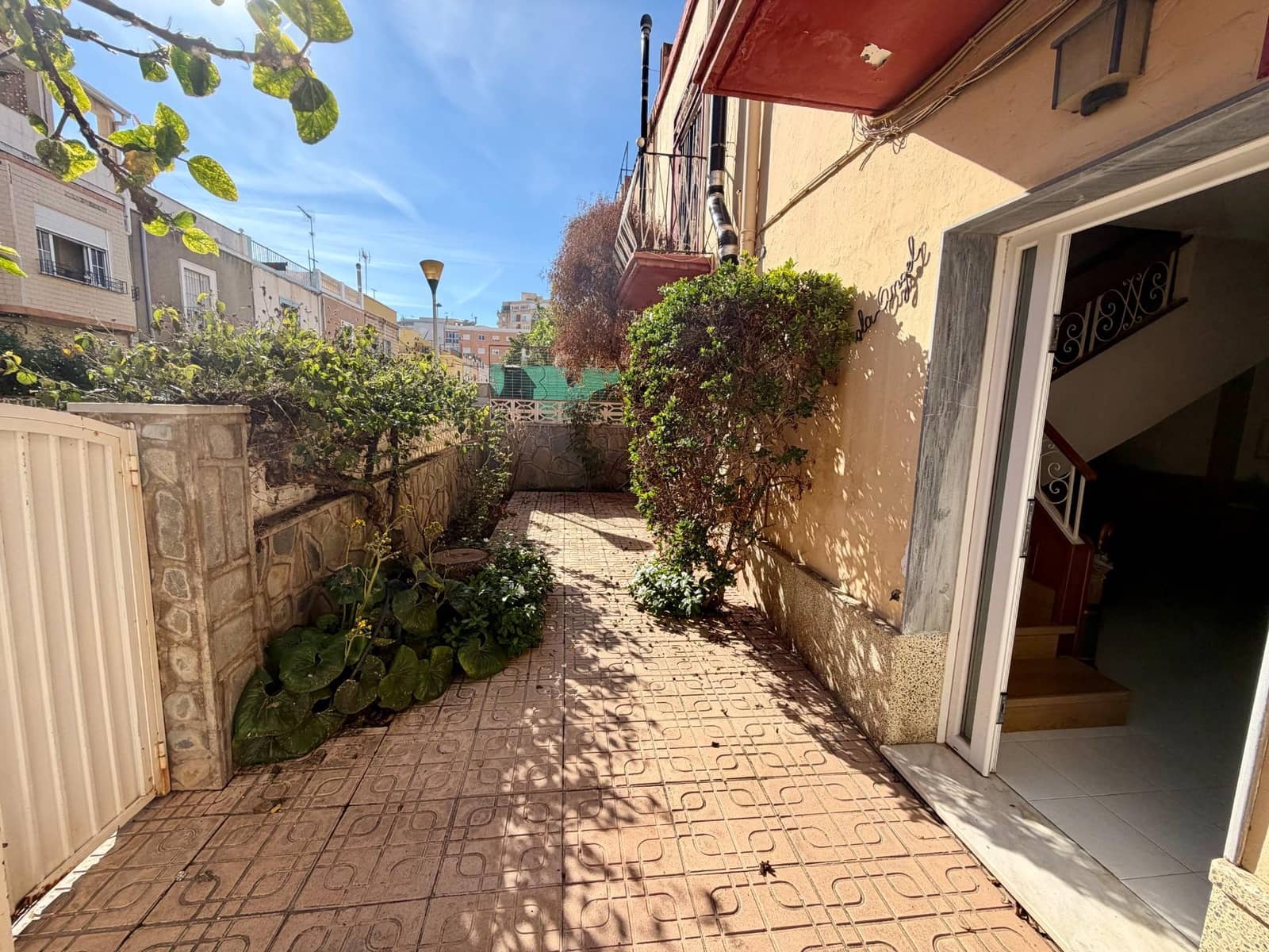 6 soveværelse Byhus til salg i Almeria by med garage - € 419.900 (Ref: 9403530)