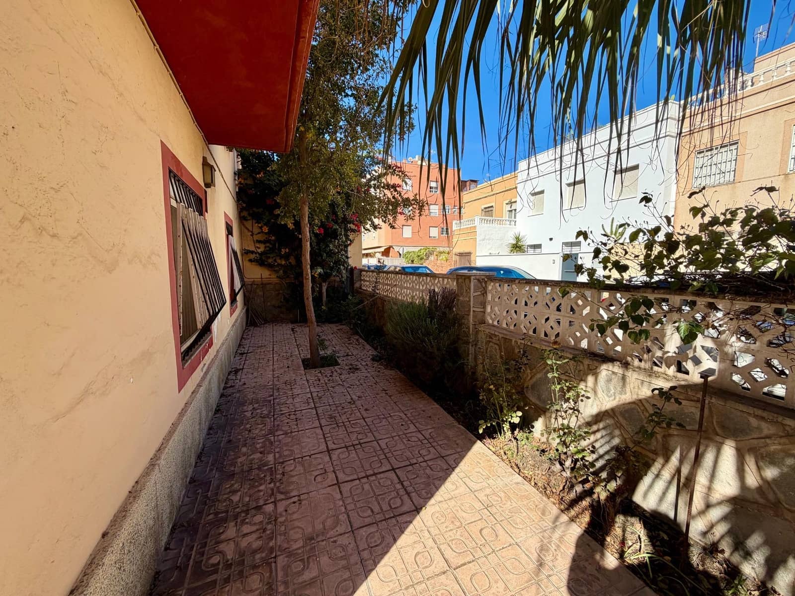 6 soveværelse Byhus til salg i Almeria by med garage - € 419.900 (Ref: 9403530)