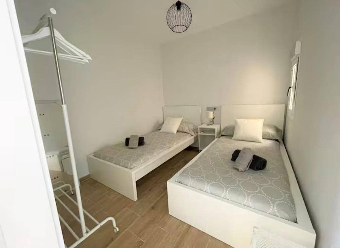 2 bedroom Flat for sale in Almeria city - € 159,999 (Ref: 9488401)