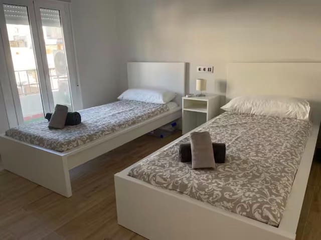 2 bedroom Flat for sale in Almería city - € 159,999 (Ref: 9488401)