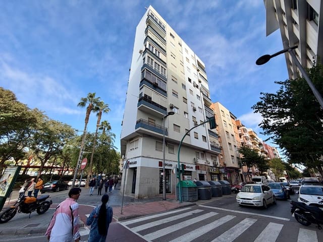 3 slaapkamer Flat te koop in Almería stad - € 185.000 (Ref: 9513552)