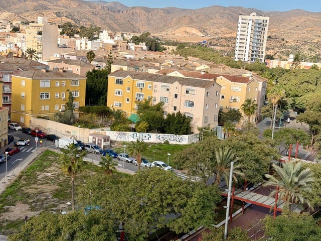 3 slaapkamer Flat te koop in Almería stad - € 185.000 (Ref: 9513552)