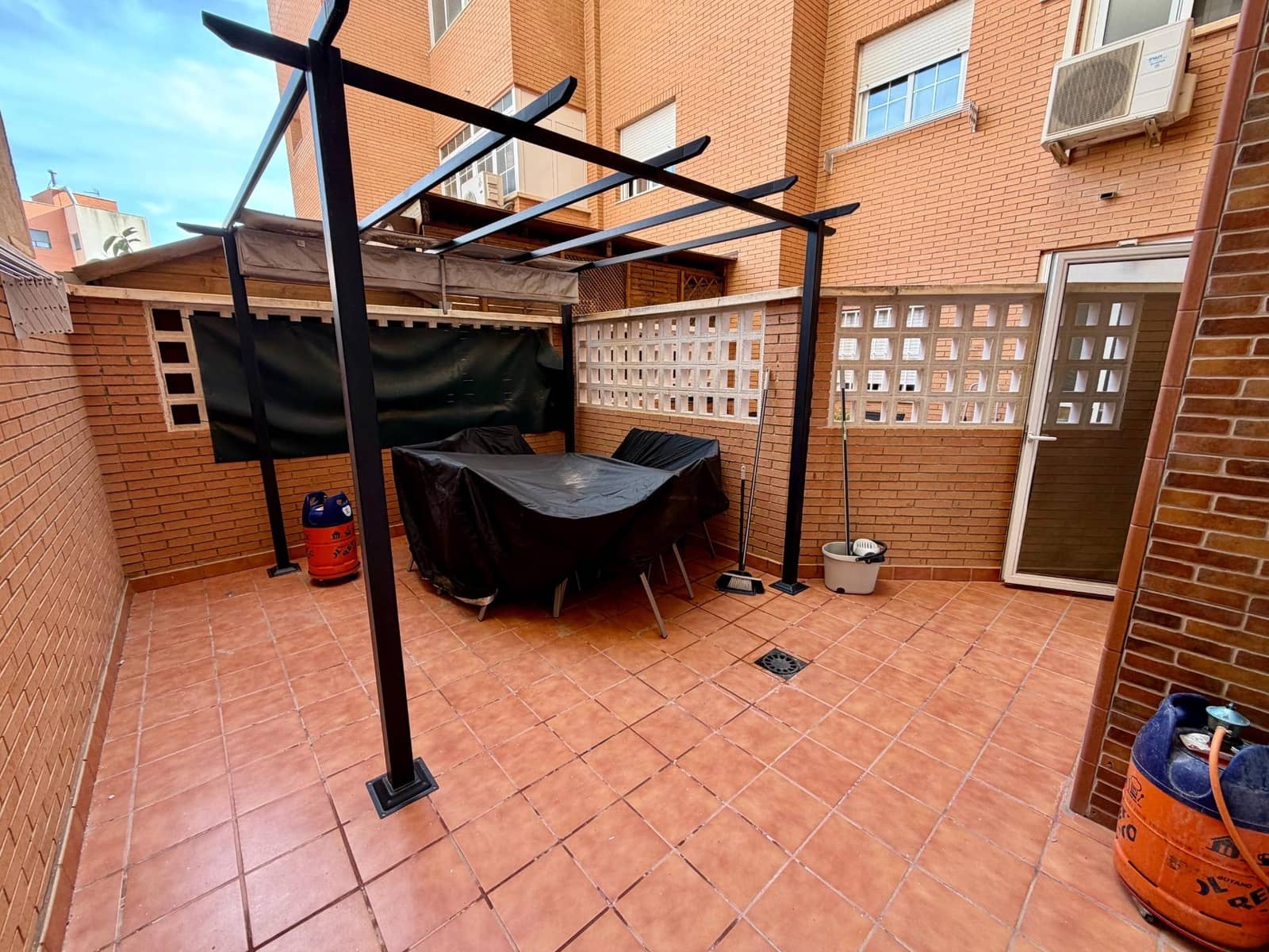 3 sovrum Lägenhet till salu i Almeria stad med garage - 259 000 € (Ref: 9513553)