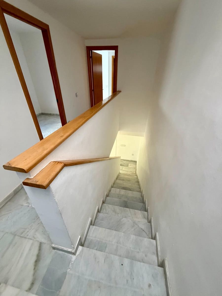 4 sovrum Villa till salu i Almeria stad med pool - 310 000 € (Ref: 9533892)