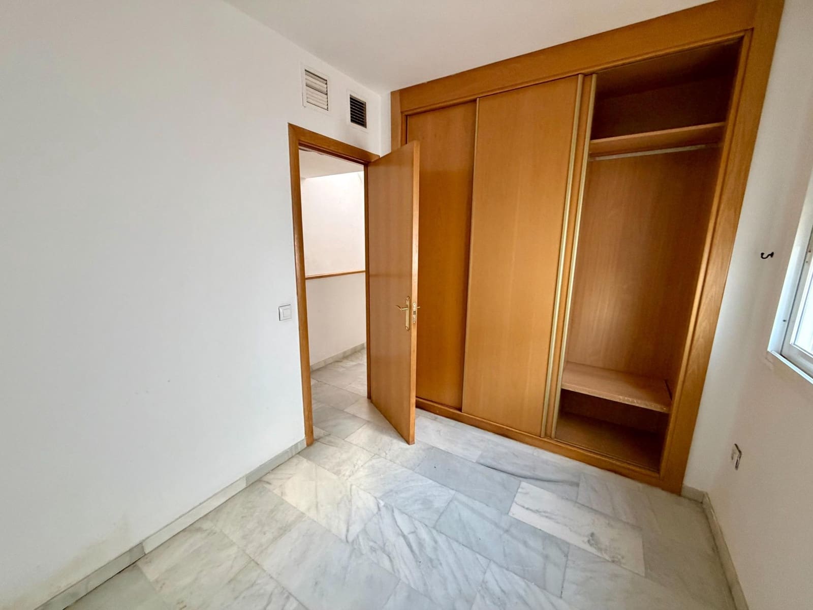 4 sovrum Villa till salu i Almeria stad med pool - 310 000 € (Ref: 9533892)