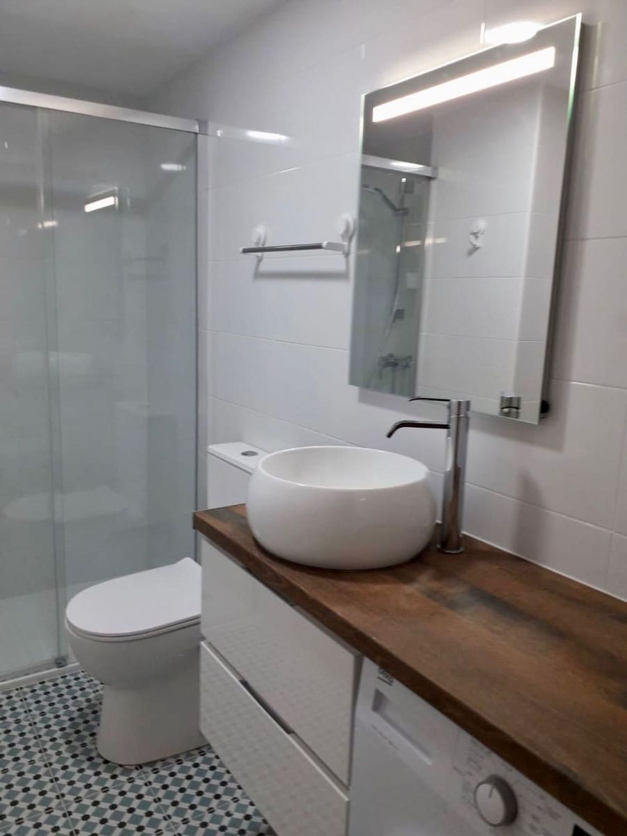 Lejlighed til leje i Almeria by - € 500 (Ref: 9621826)