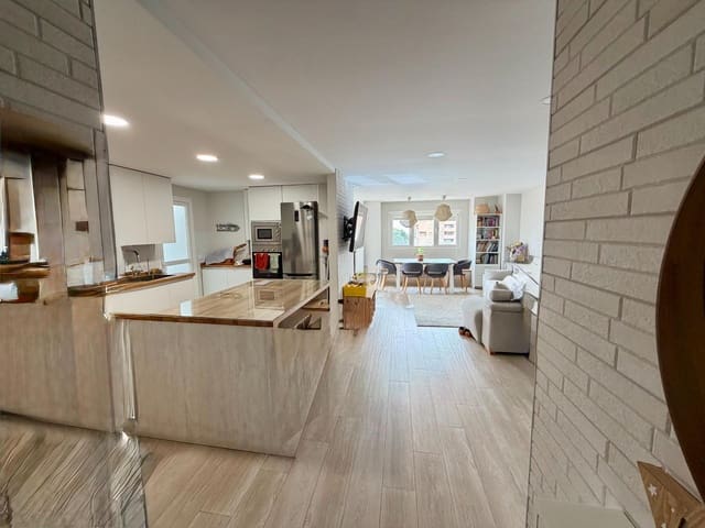 Piso de 3 habitaciones en Aguadulce (Almeria), Roquetas de Mar en venta con piscina - 350.000 € (Ref: 9656254)
