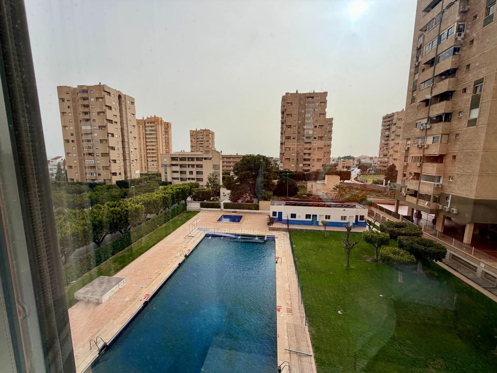 Piso de 3 habitaciones en Aguadulce (Almeria) en venta con piscina - 350.000 € (Ref: 9656254)