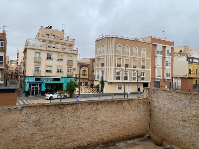 Villa te koop in Almería stad - € 179.000 (Ref: 9816008)
