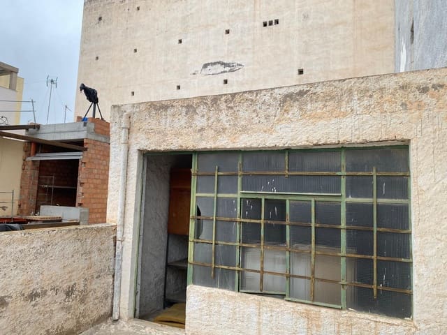 Villa te koop in Almería stad - € 179.000 (Ref: 9816008)