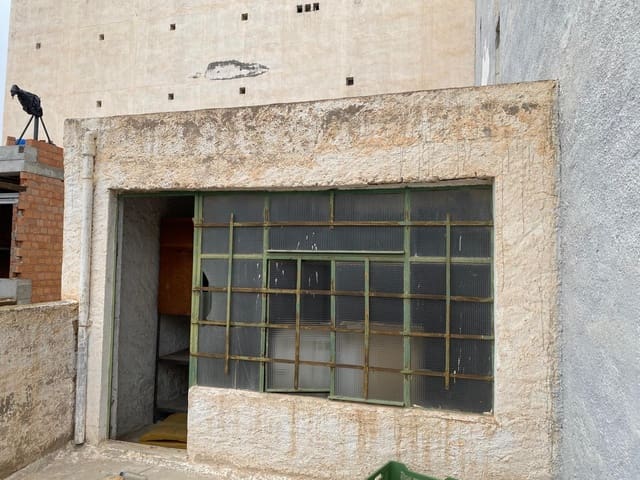 Villa te koop in Almería stad - € 179.000 (Ref: 9816008)