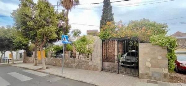 5 soveværelse Villa til salg i Almeria by med swimmingpool - € 890.000 (Ref: 9878997)