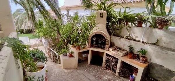 5 soveværelse Villa til salg i Almeria by med swimmingpool - € 890.000 (Ref: 9878997)