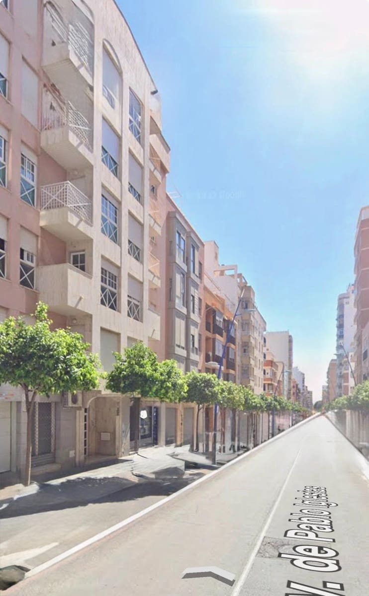 3 bedroom Flat for sale in Almeria city - € 99,000 (Ref: 9882046)