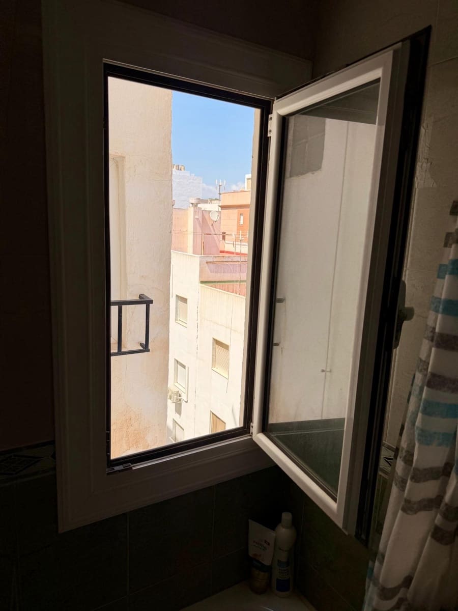 3 bedroom Flat for sale in Almeria city - € 99,000 (Ref: 9882046)