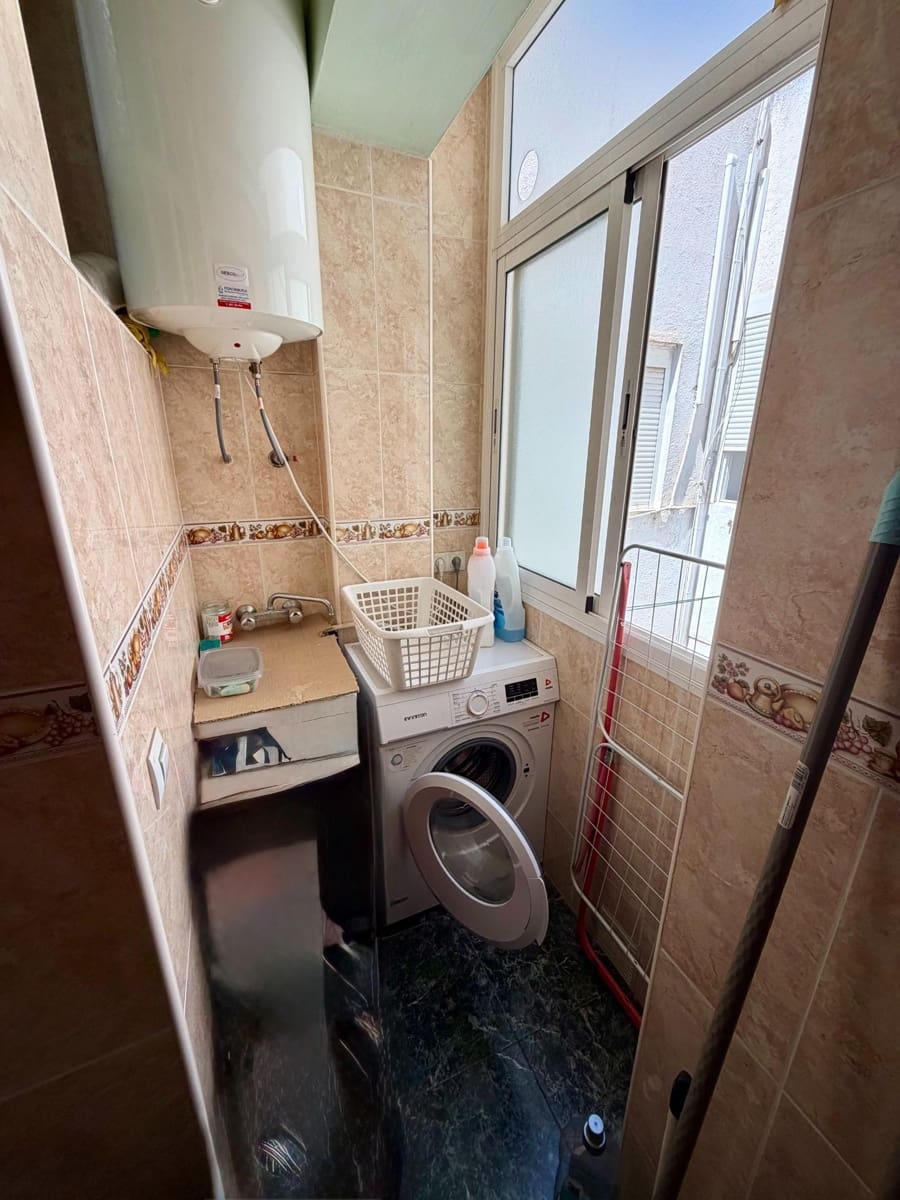 3 bedroom Flat for sale in Almeria city - € 99,000 (Ref: 9882046)
