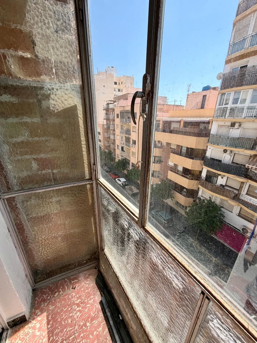 3 bedroom Flat for sale in Almeria city - € 99,000 (Ref: 9882046)