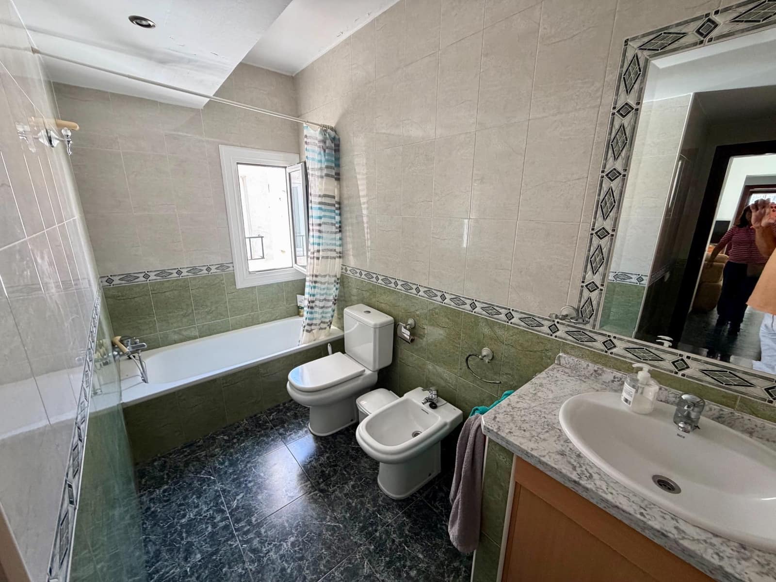 3 bedroom Flat for sale in Almeria city - € 99,000 (Ref: 9882046)