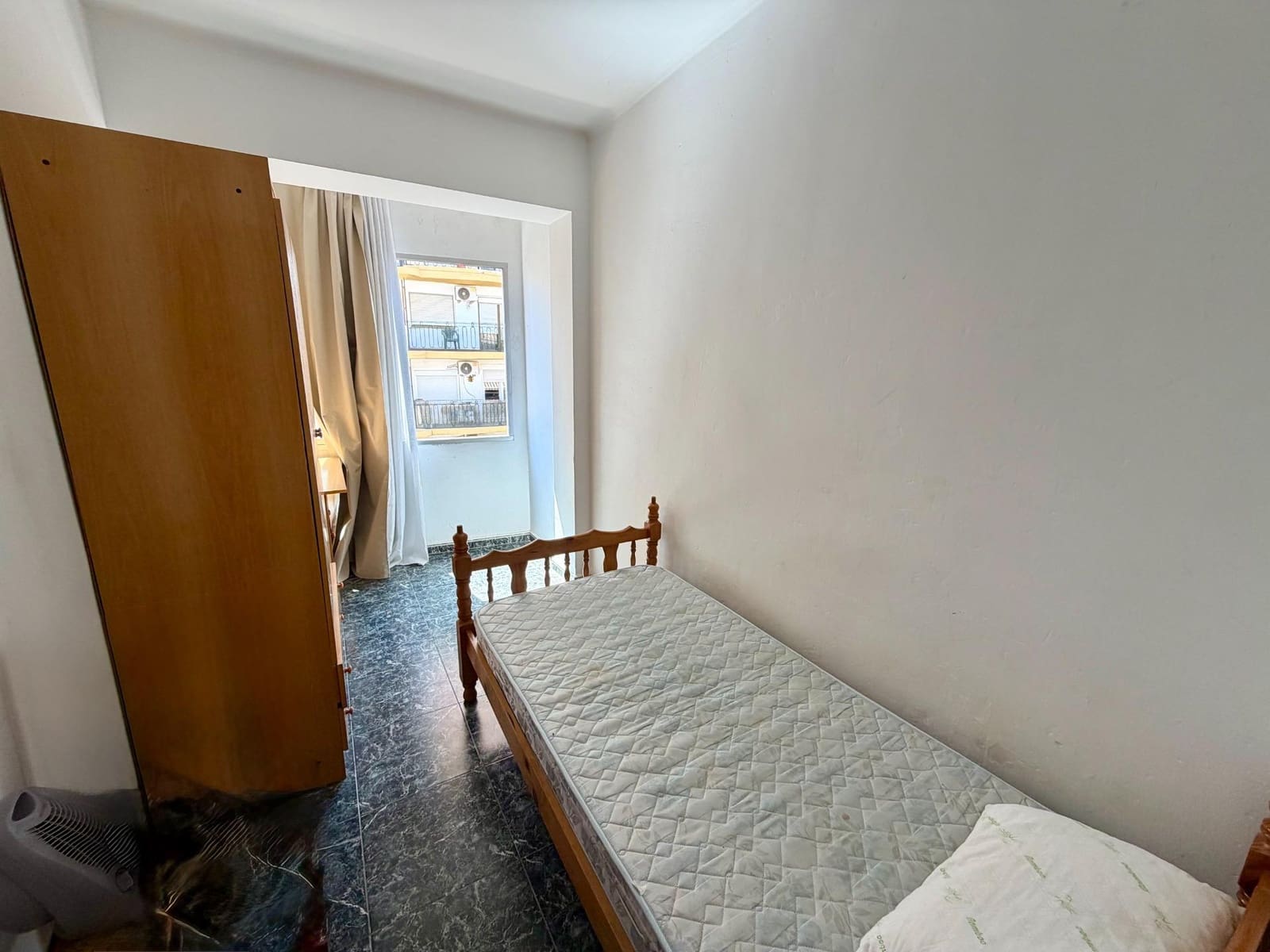 3 bedroom Flat for sale in Almeria city - € 99,000 (Ref: 9882046)