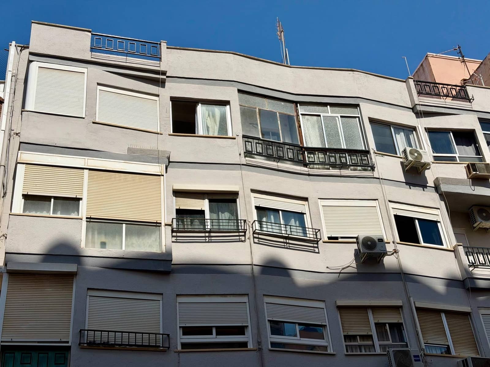 3 bedroom Flat for sale in Almeria city - € 99,000 (Ref: 9882046)