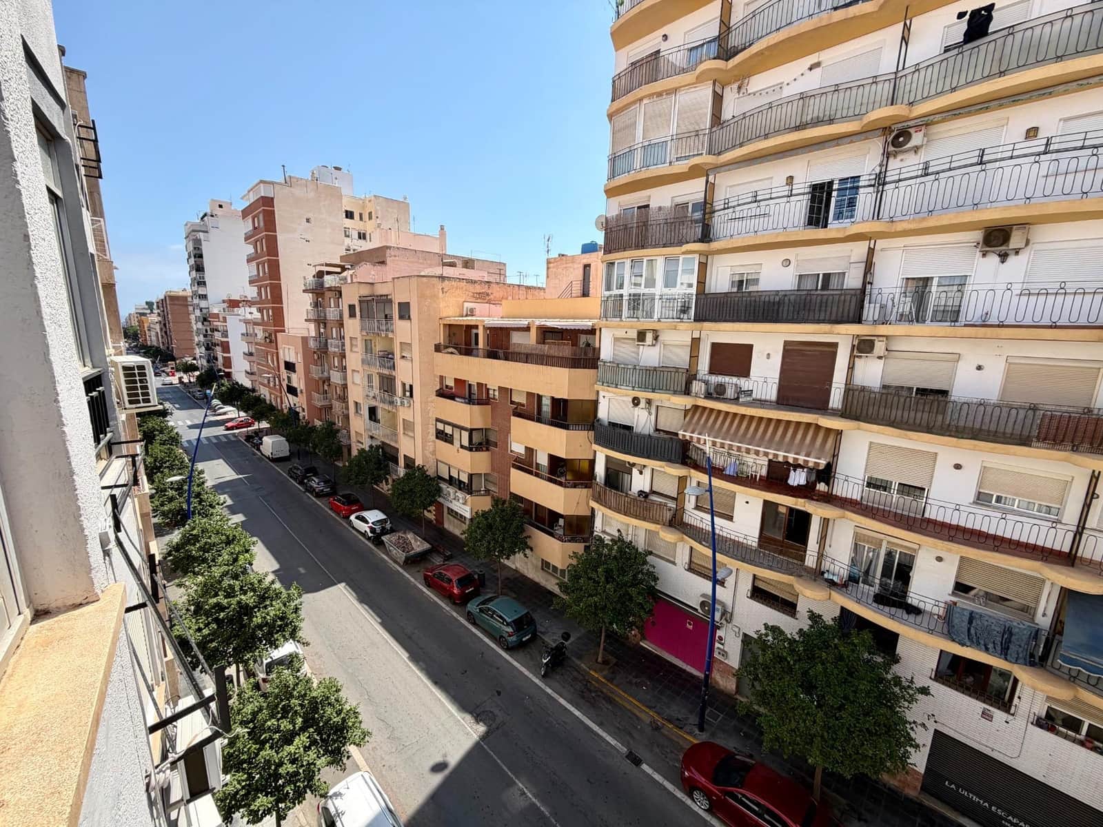 3 bedroom Flat for sale in Almeria city - € 99,000 (Ref: 9882046)