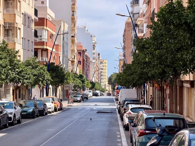 3 sovrum Lägenhet till salu i Almería stad - 99 000 € (Ref: 9882046)
