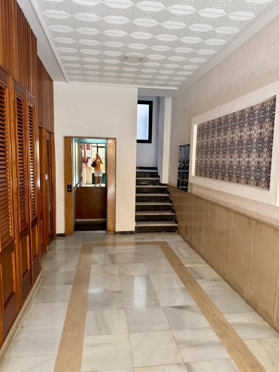 4 slaapkamer Flat te koop in Almeria stad - € 225.000 (Ref: 9894055)