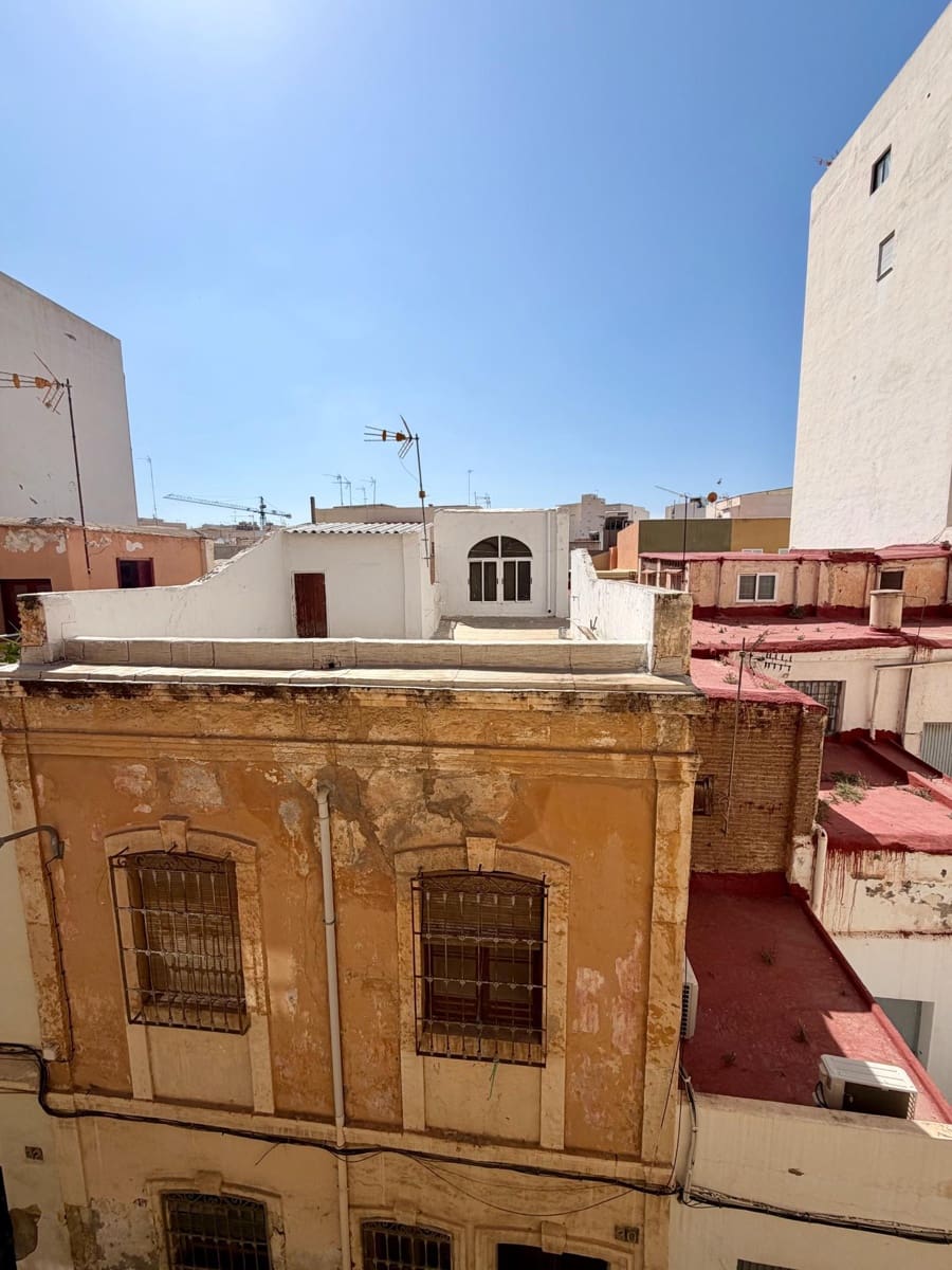 4 slaapkamer Flat te koop in Almeria stad - € 225.000 (Ref: 9894055)